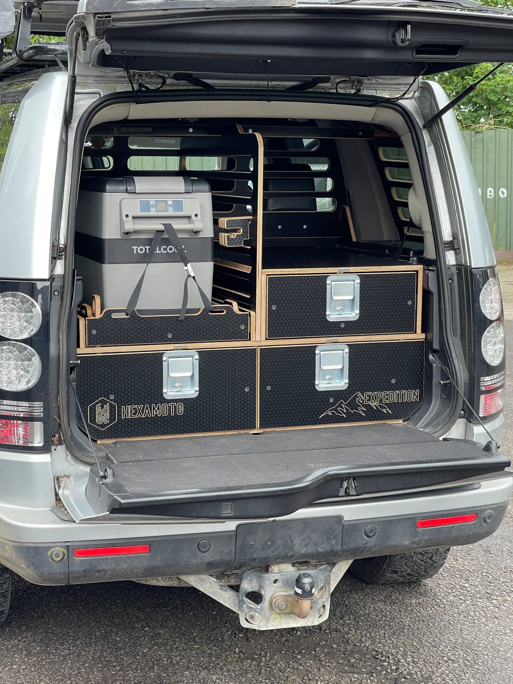 Land Rover Discovery 3 with storage system