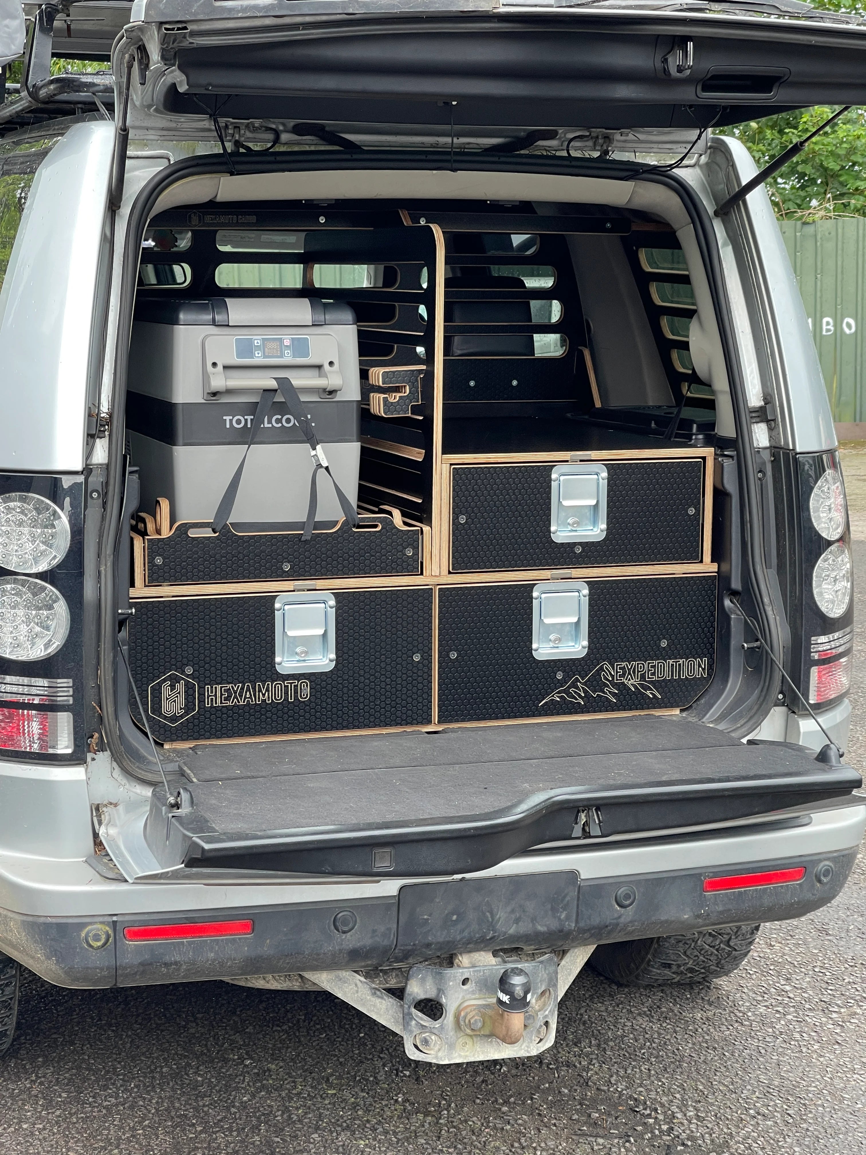 Land Rover Discovery 3 with storage system