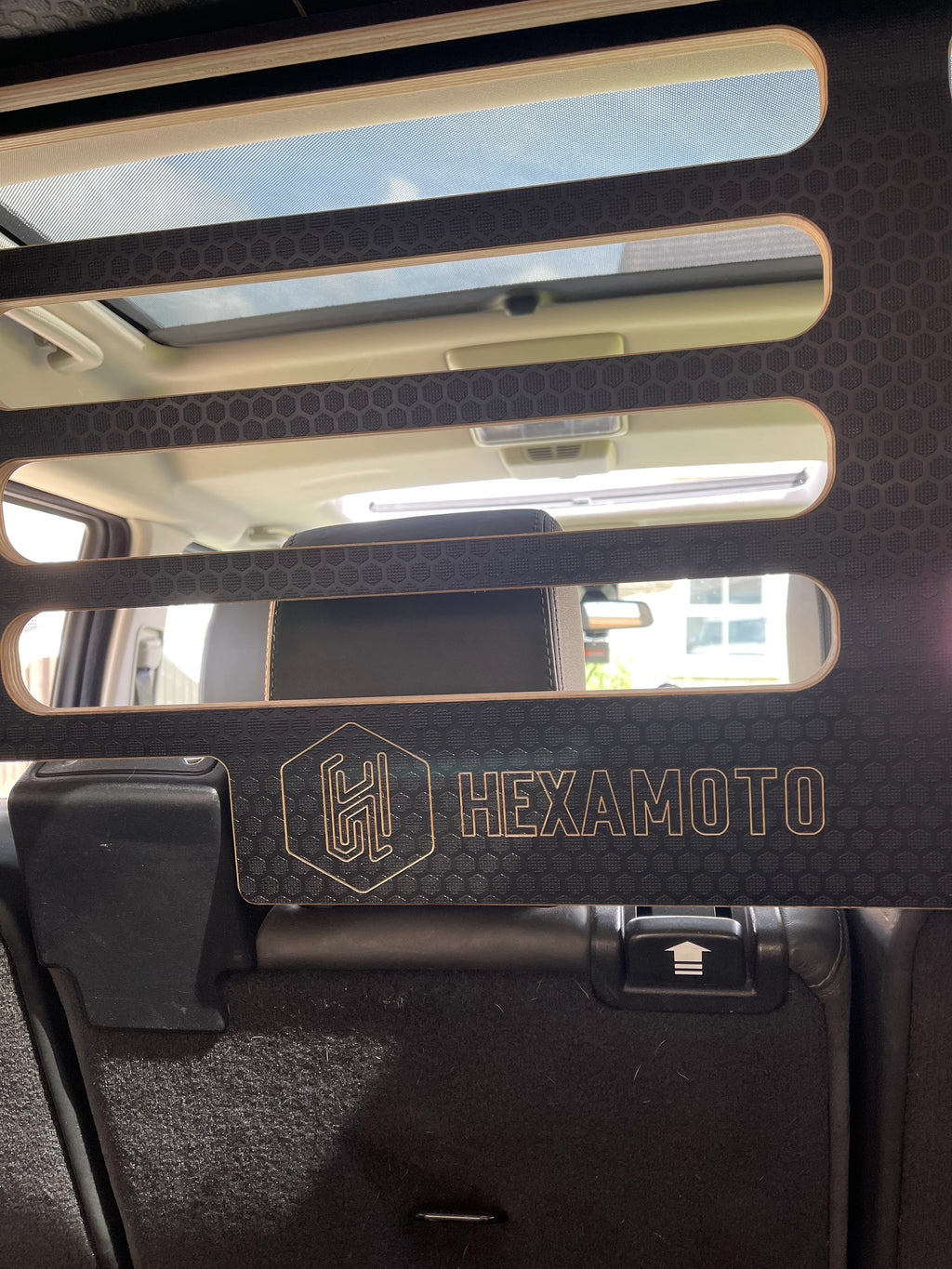 Hexamoto product with textured surface and logo