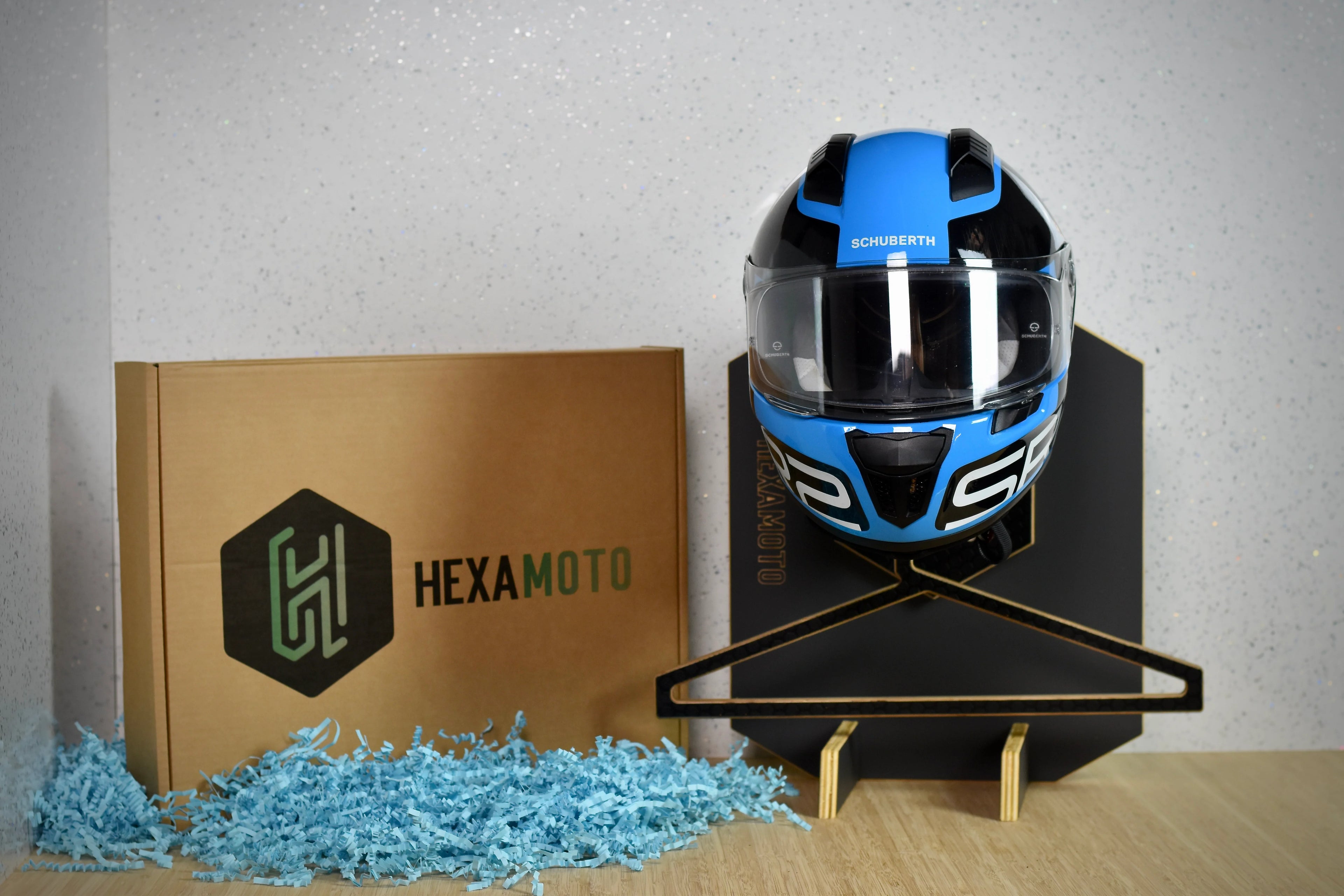 Hexamoto Mini displayed with a Hexamoto box next to it.