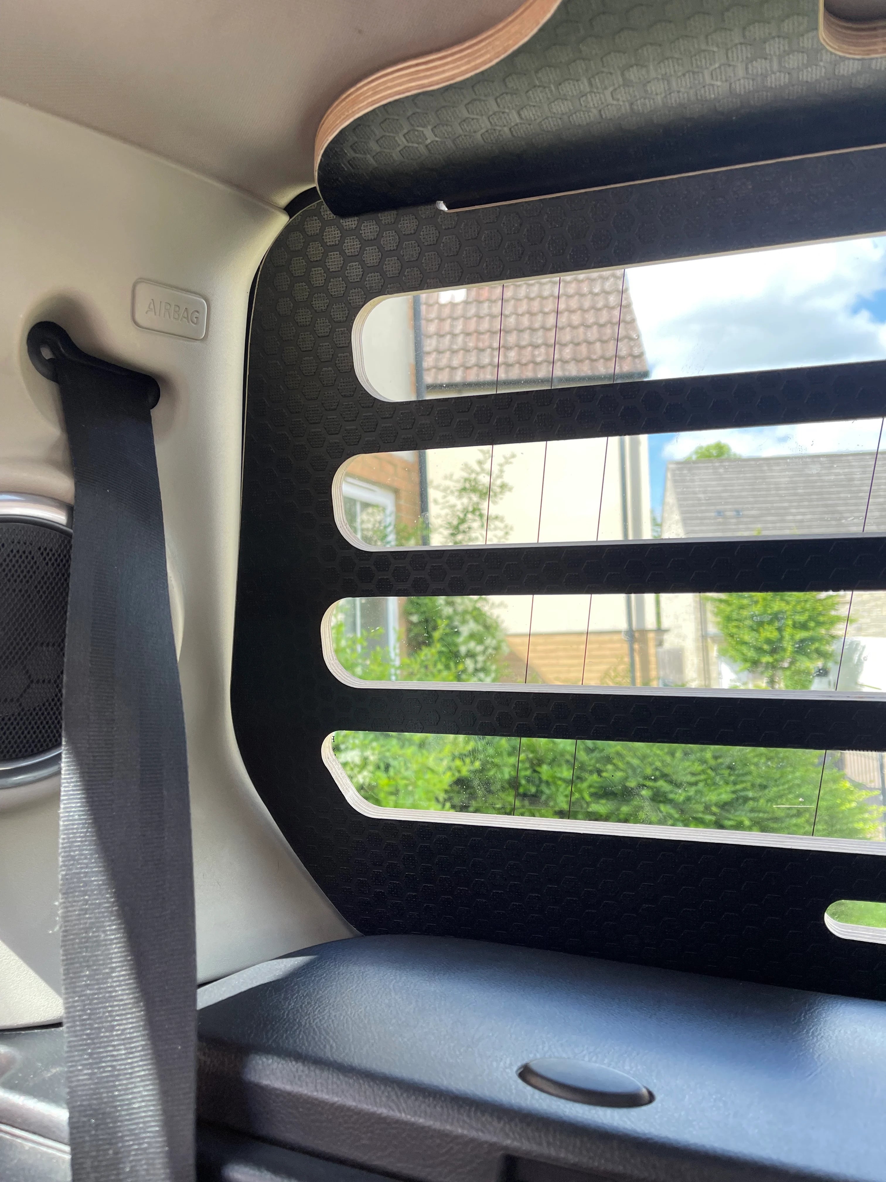 Land Rover Discovery 3 and 4 interior showing the side profile of the Hexamoto Cargo side window panels 
