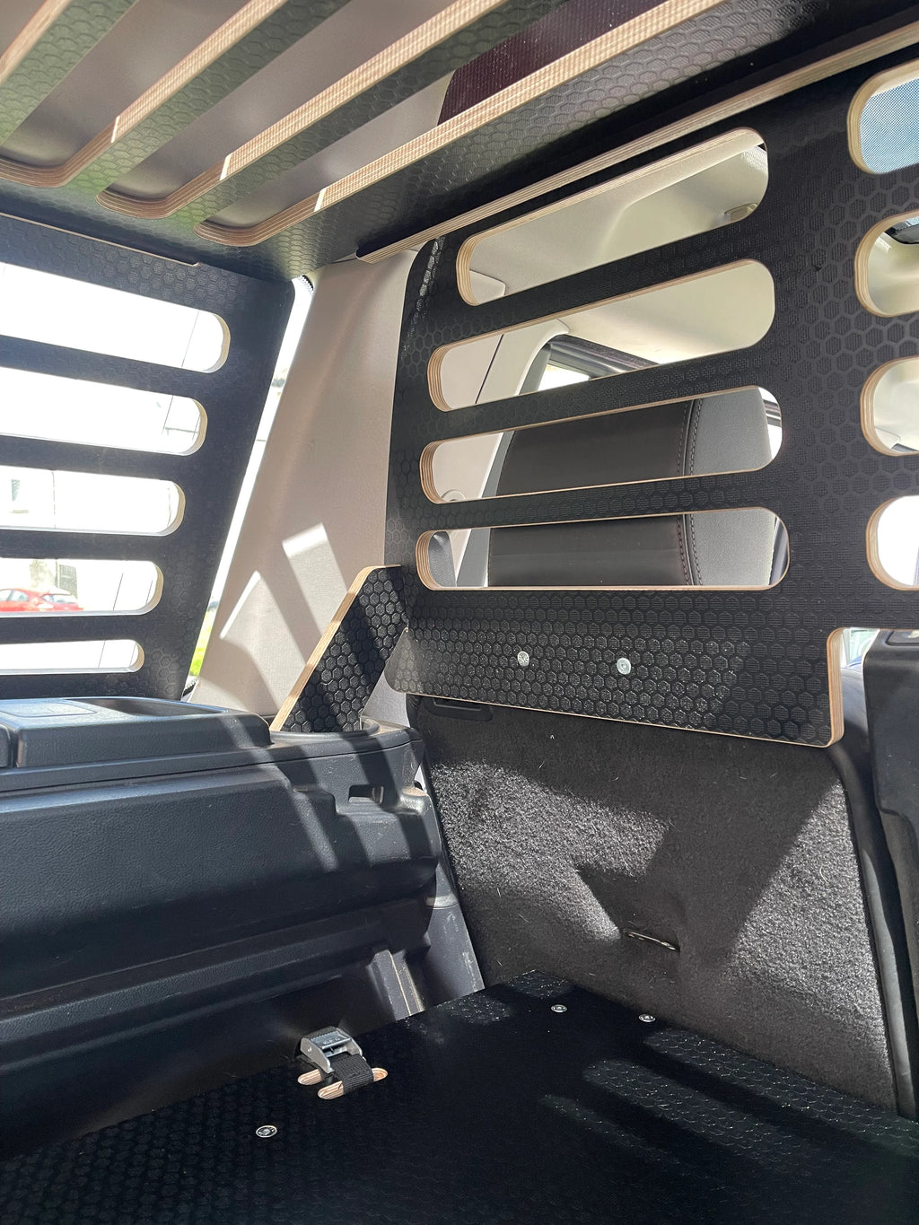 Close-up view of Hexamoto Dog Guard and Cargo system in a Land Rover Discovery 4